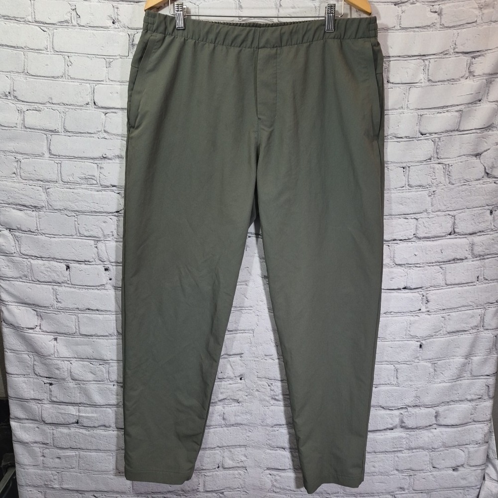 Lululemon Tapered Leg Athletic Pants Womens XL Army Green Zippered Pockets